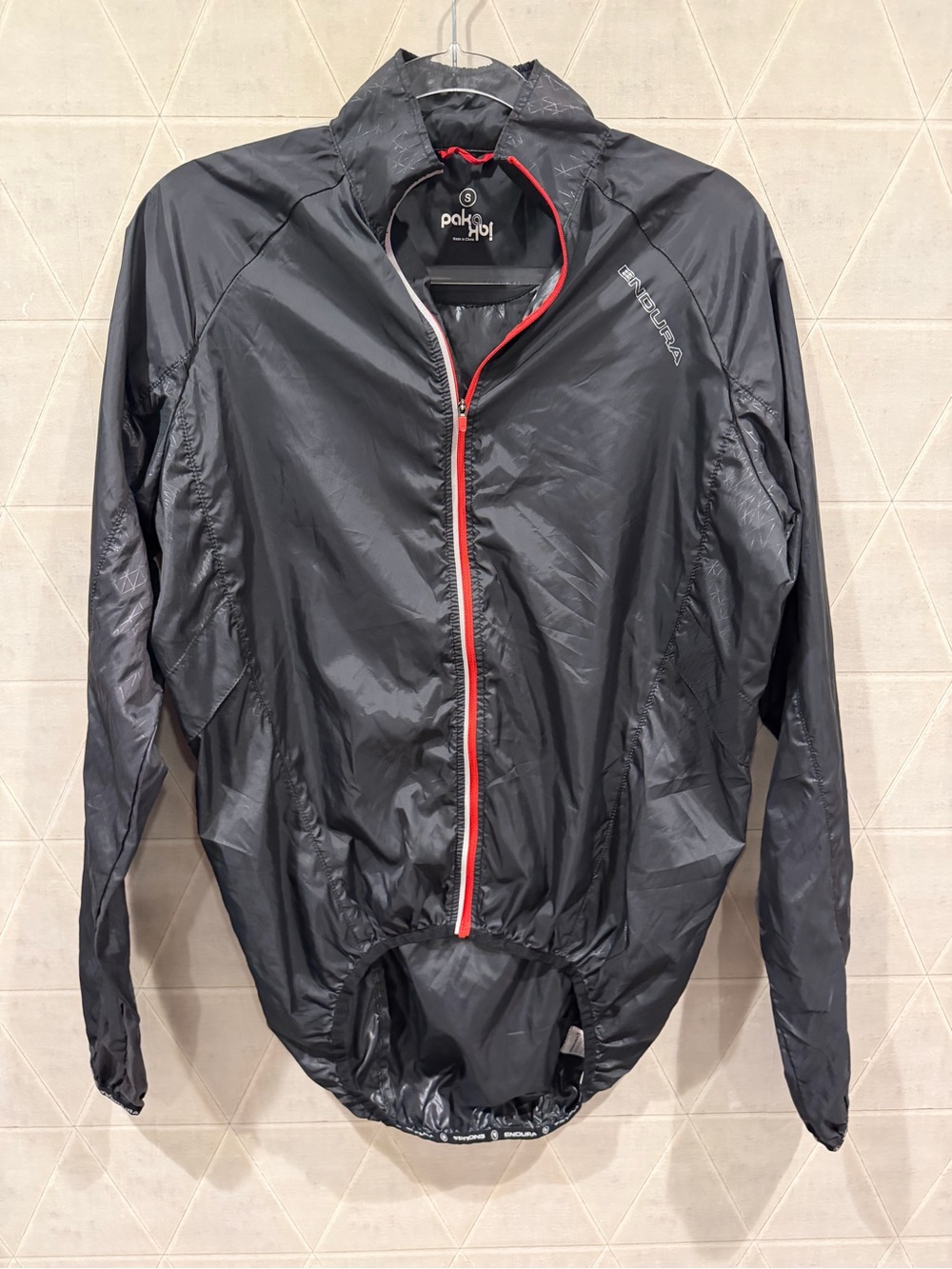 Endura Pakajak Cycling Jacket Small Lightweight Packable Windproof Black